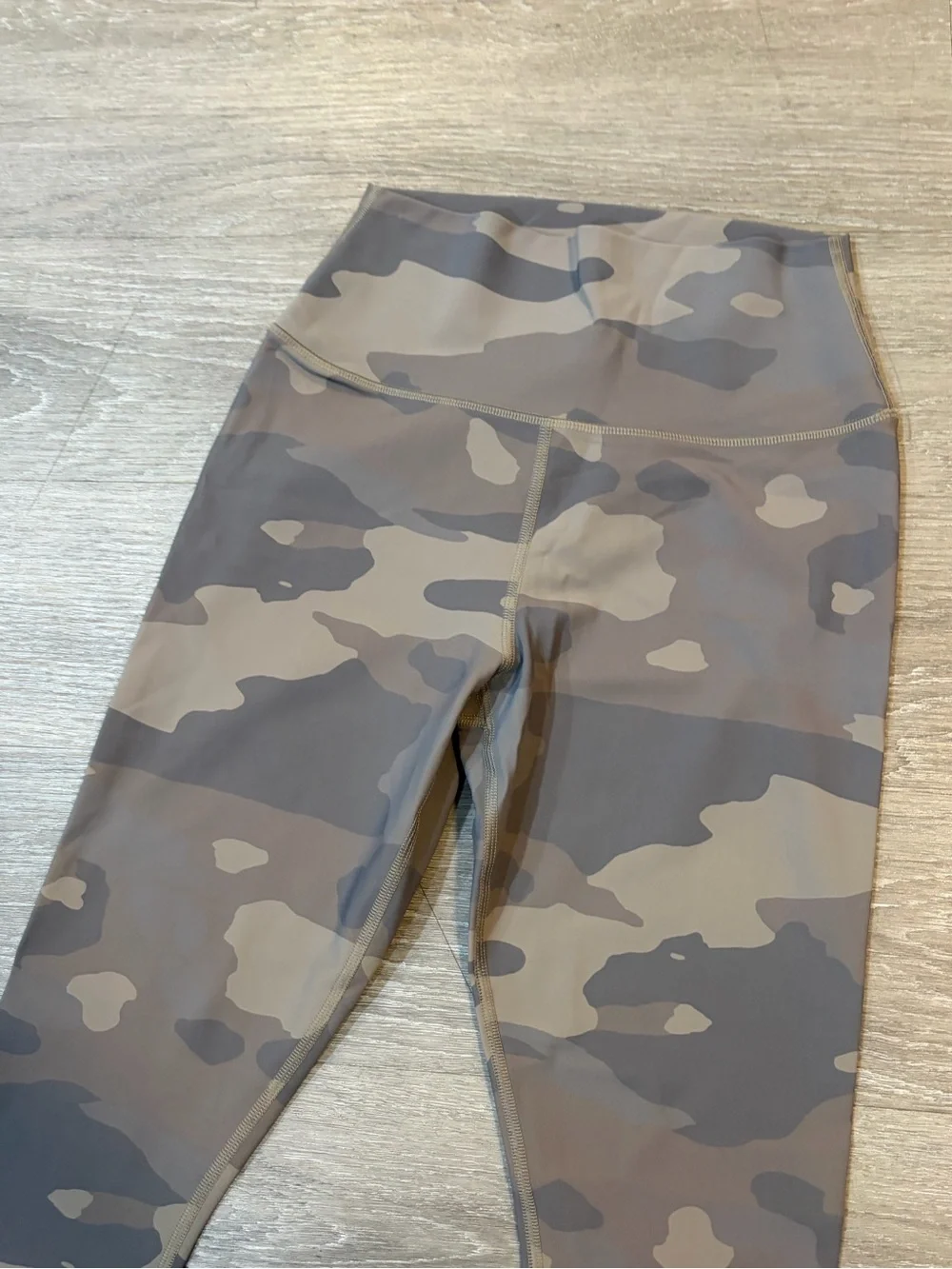 ALO Yoga High Waist Camo Vapor Legging Size Small Putty Camouflage New